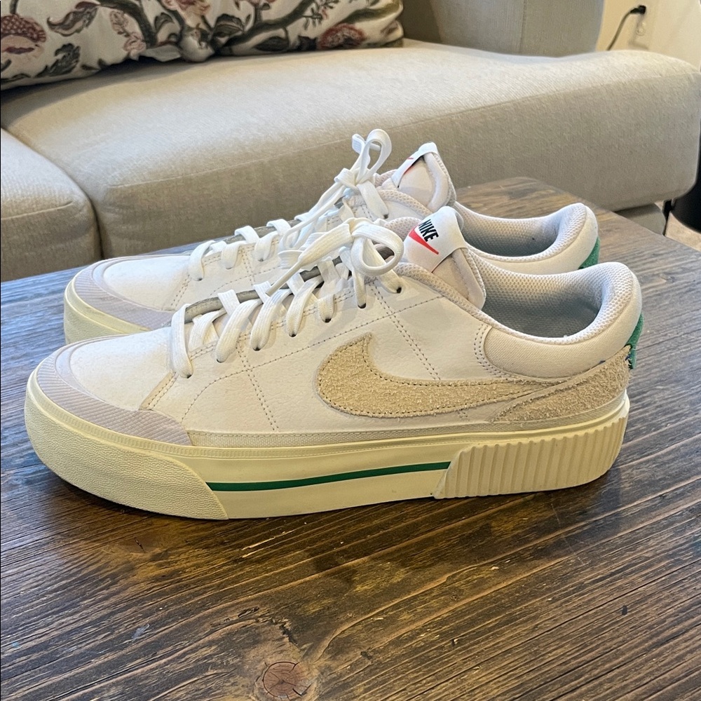 Nike women’s Court Legacy Lift Platform Sneakers- 11